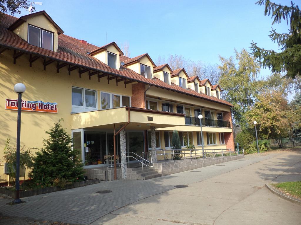 Touring Hotel Berekfürdő Buitenkant foto