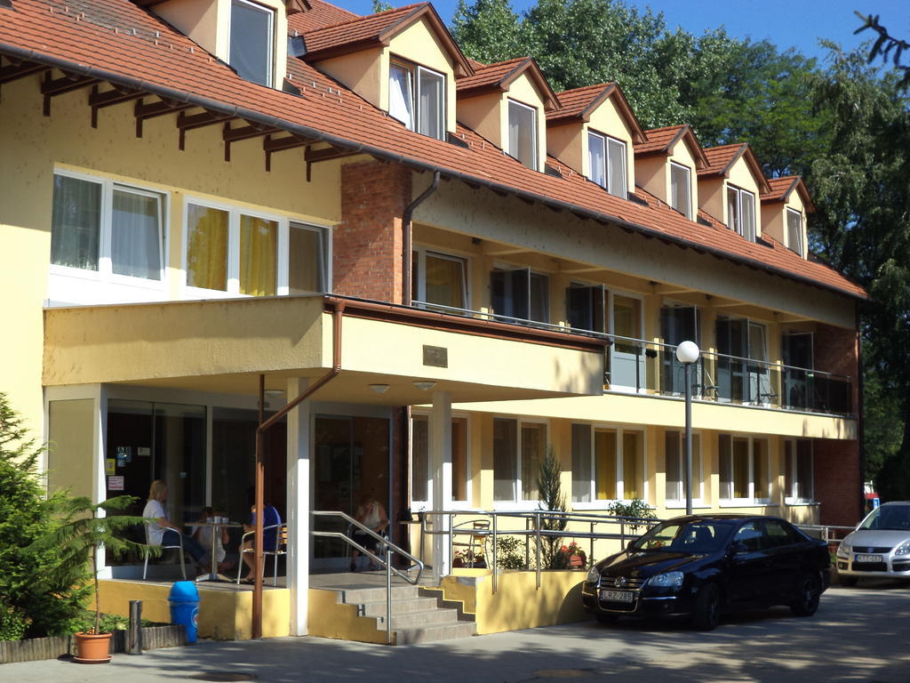 Touring Hotel Berekfürdő Buitenkant foto