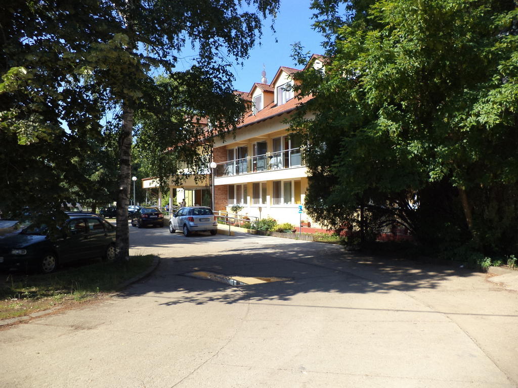 Touring Hotel Berekfürdő Buitenkant foto