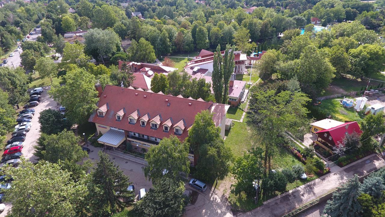 Touring Hotel Berekfürdő Buitenkant foto